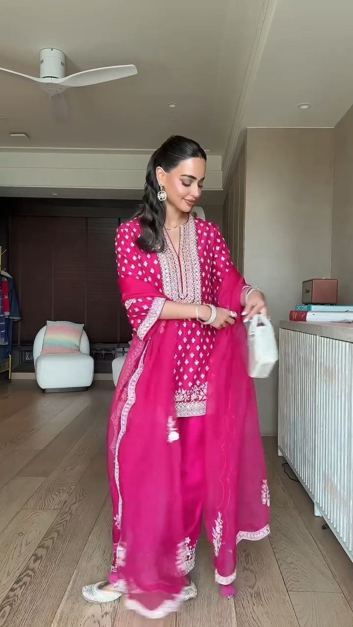 Fuchsia Pink Embroidered Kurta Set with Organza Dupatta - Image 2