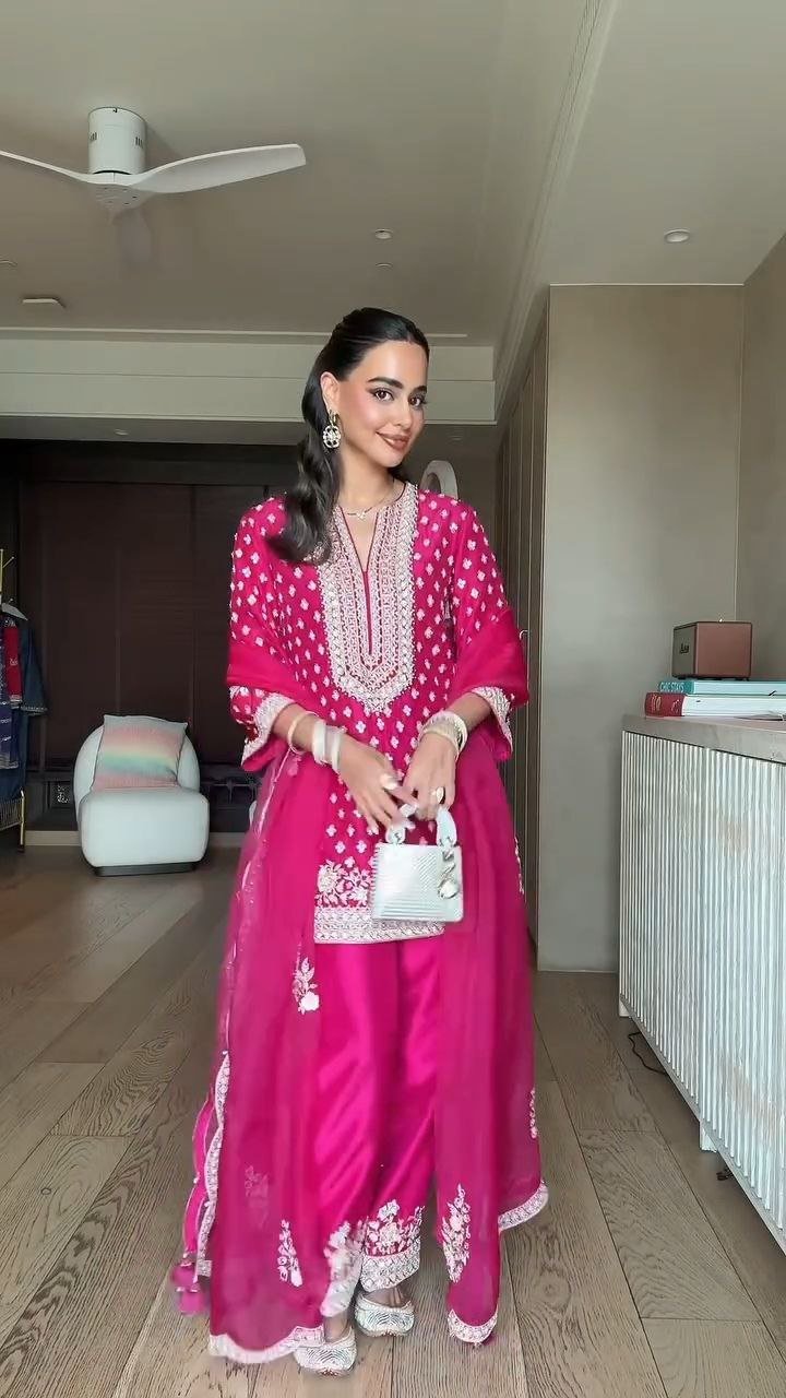 Fuchsia Pink Embroidered Kurta Set with Organza Dupatta - Image 3