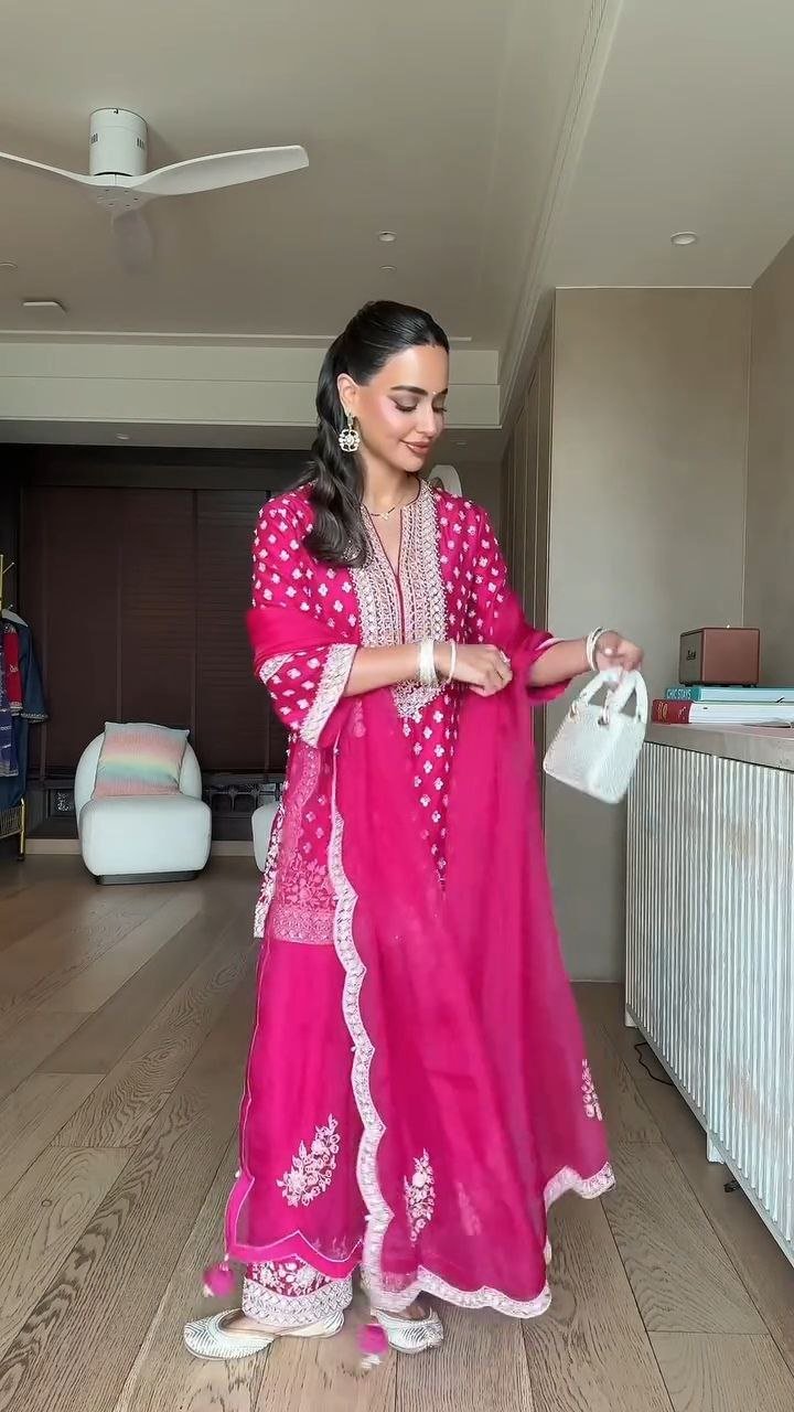 Fuchsia Pink Embroidered Kurta Set with Organza Dupatta - Image 5