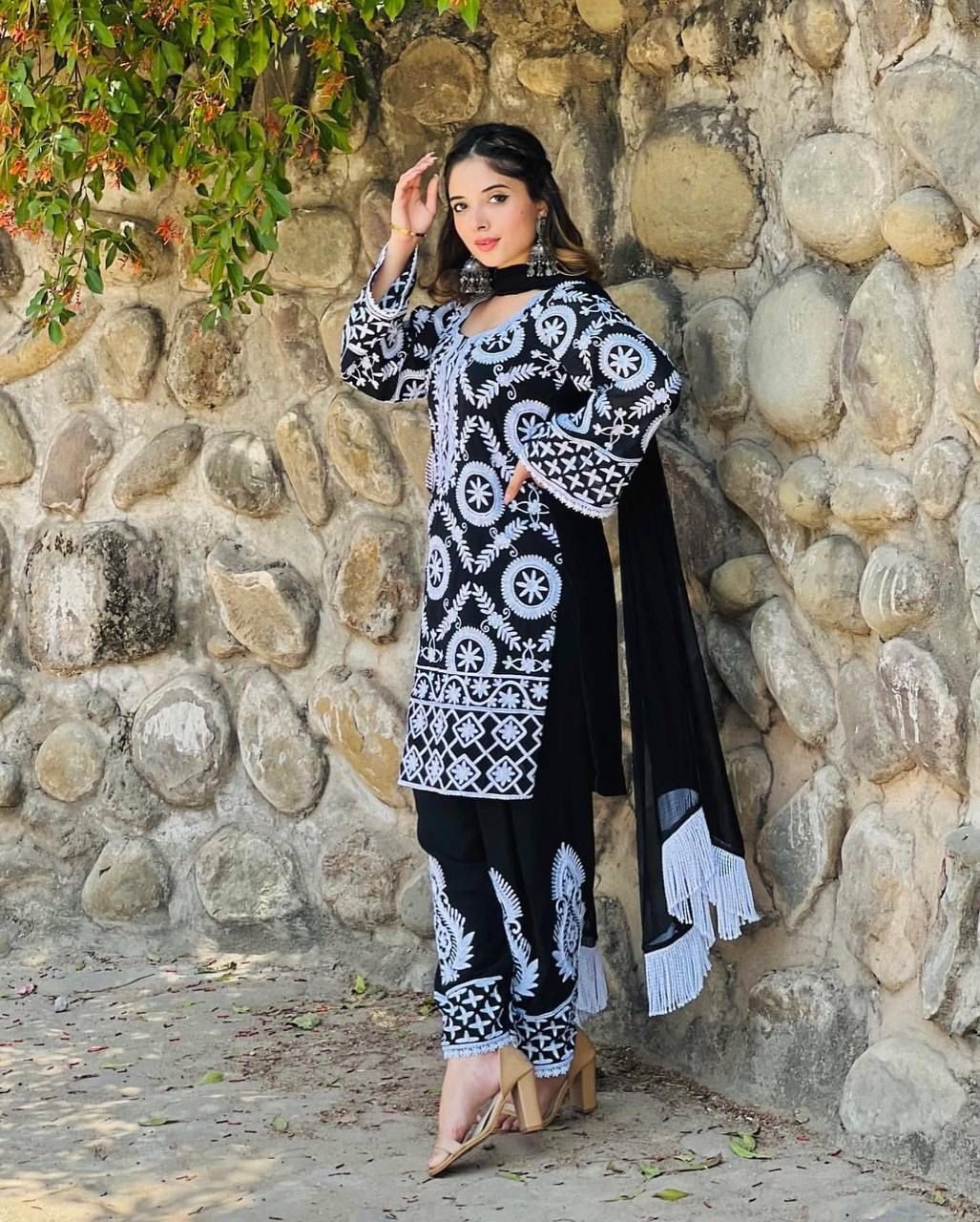 Black Color Full Stitch Salwar Suit - Image 3