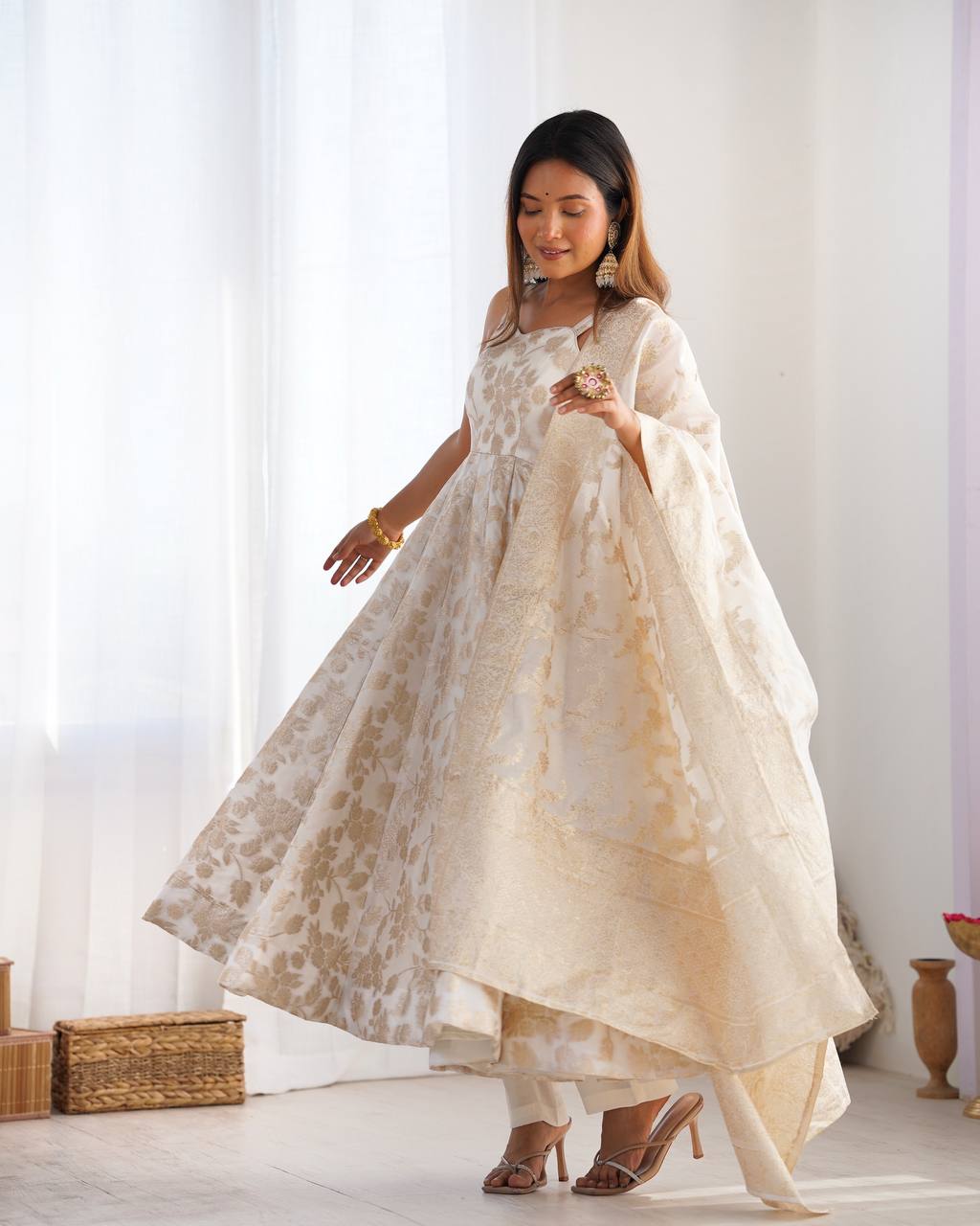Off-White Banarasi Jacquard Dola Silk Fully Flared Anarkali Suit Set - Image 3