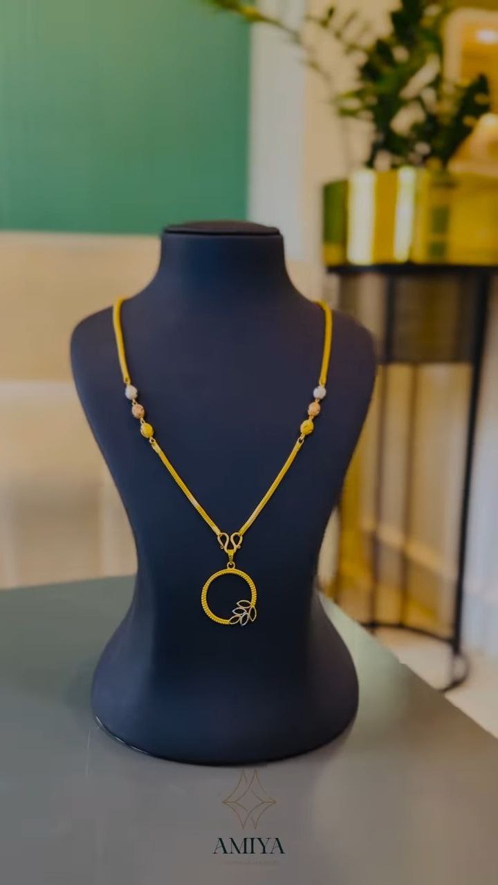 Minimal Gold-Tone Circular Pendant Necklace with Beaded Accents