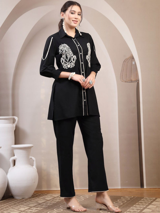 Black and White Embroidered Tunic and Trouser Set - Image 4